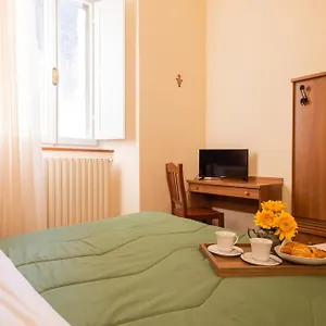 2* Pensión San Francesco